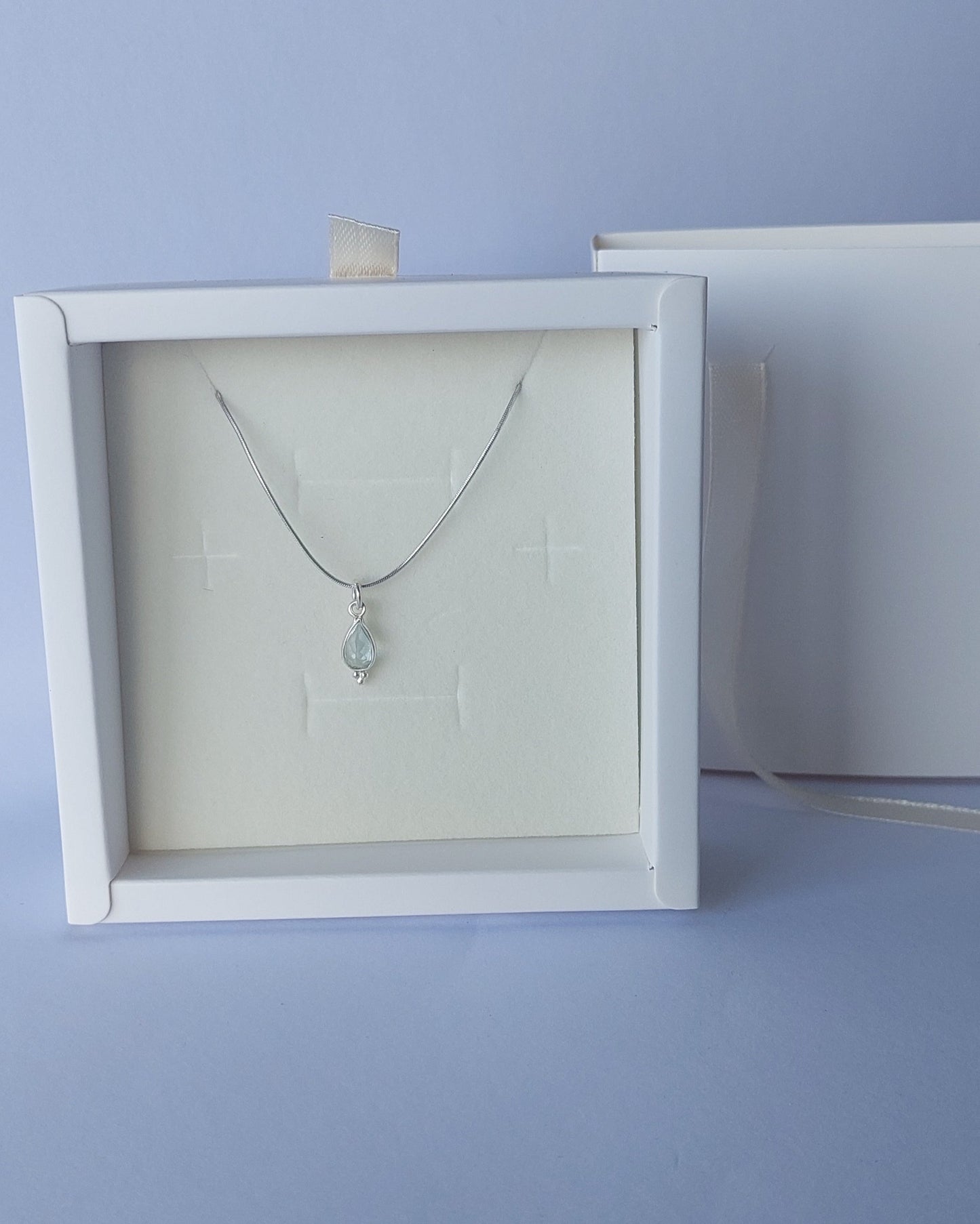 Cadena de plata con topacio