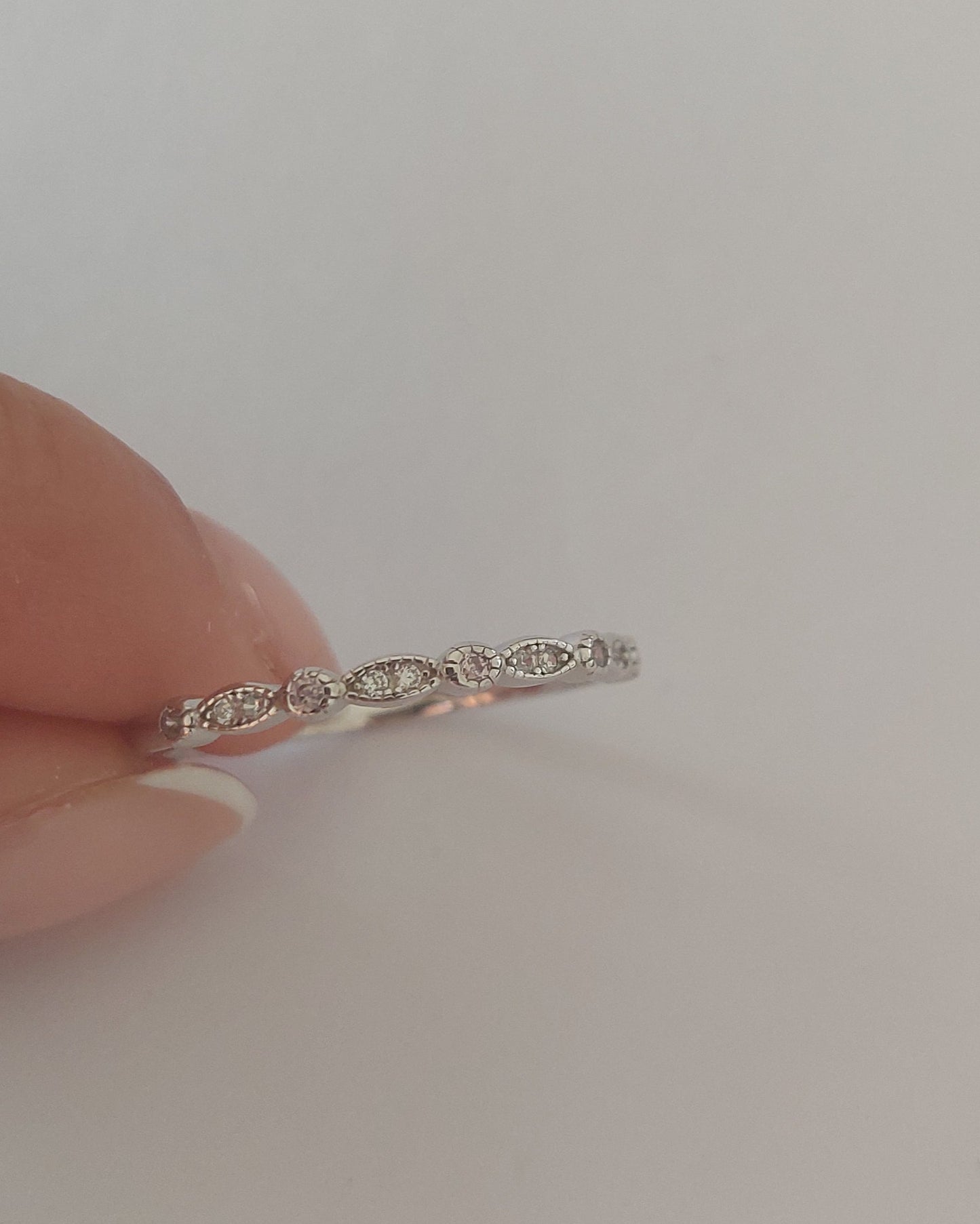 Anillo puntos y circonias