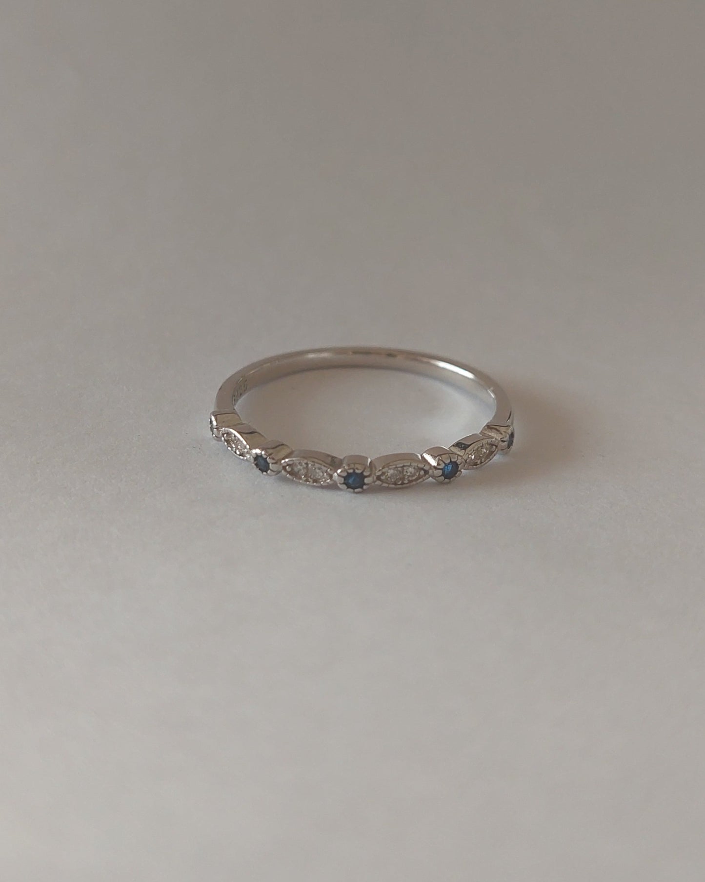 Anillo puntos y circonias azul