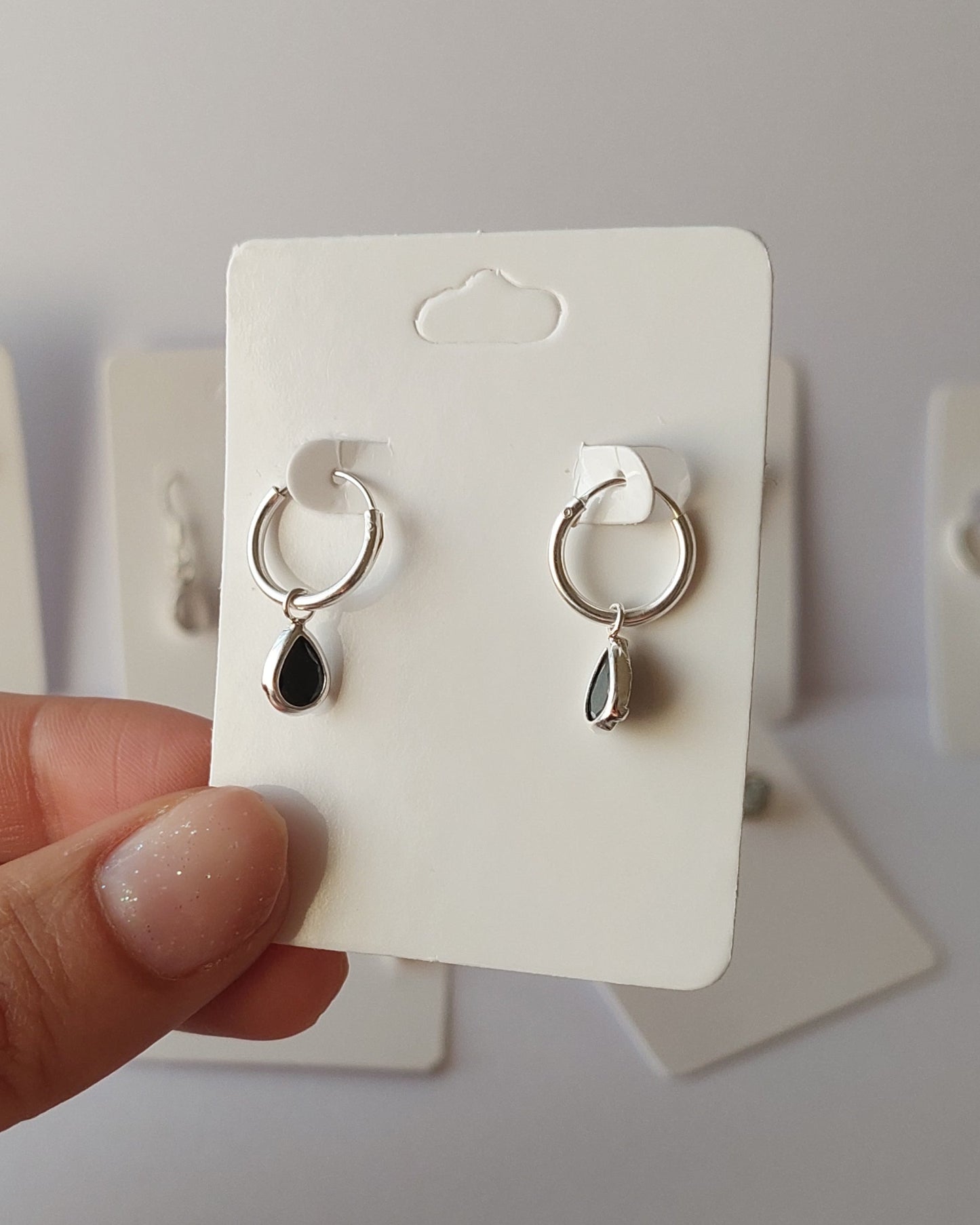 Aros con gota circonia negra