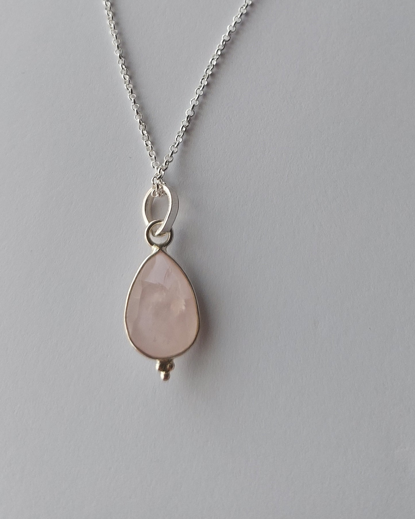 Cadena con cuarzo rosa