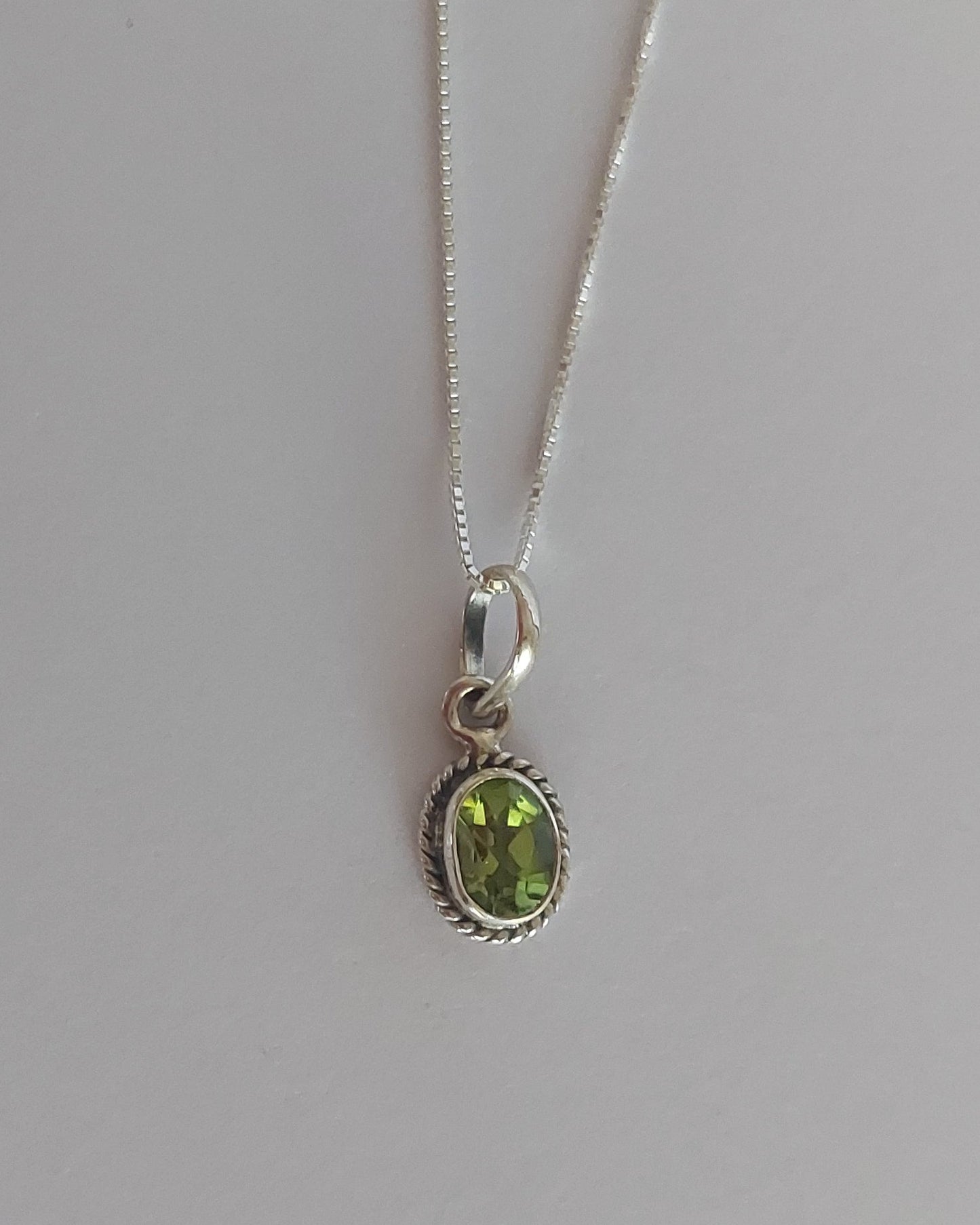 Cadena con Piedra Peridoto