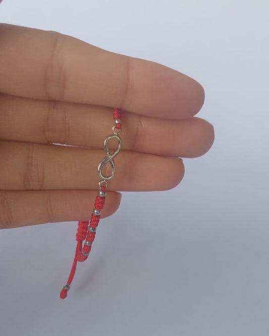 Pulsera roja con infinito