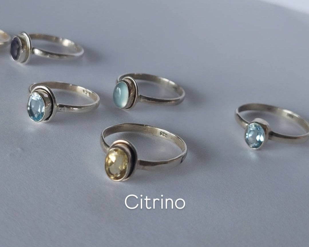 • Anillo con piedra citrino 🤍