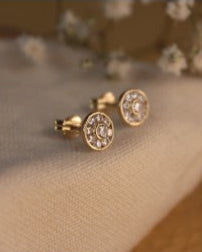 Caravana redonda con piedras