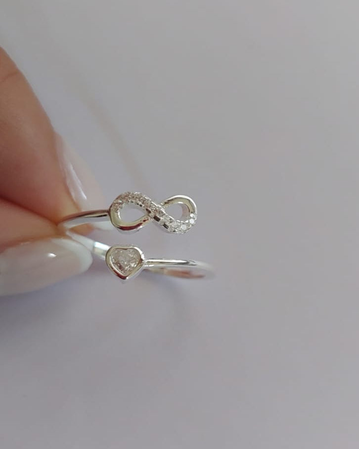 Anillo infinito y corazon