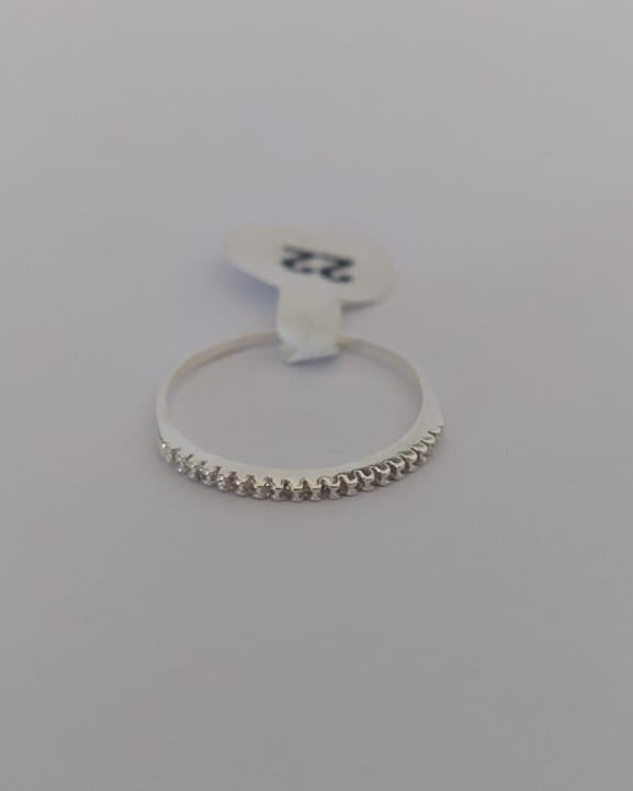 Anillo con circonias