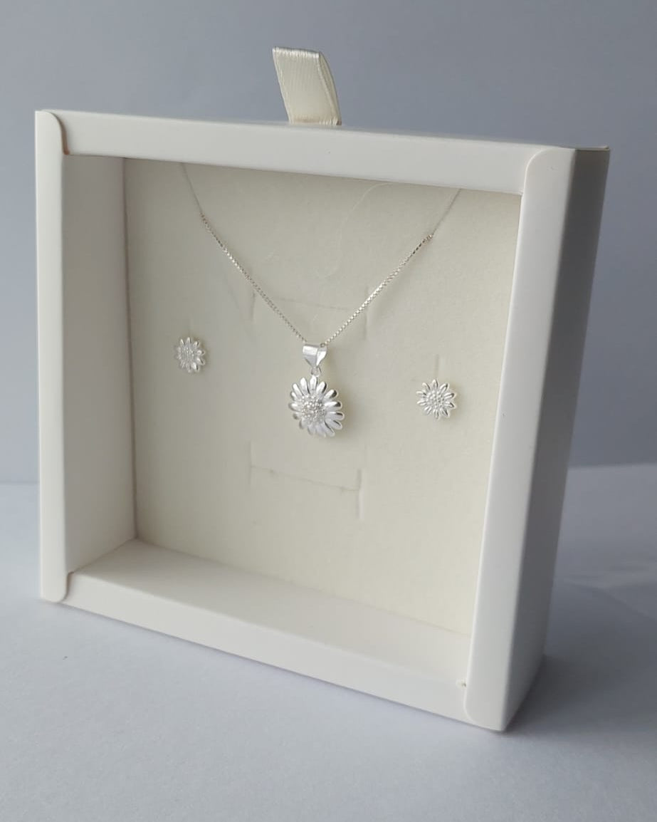 Conjunto dije, cadena y caravana Girasol 🌻