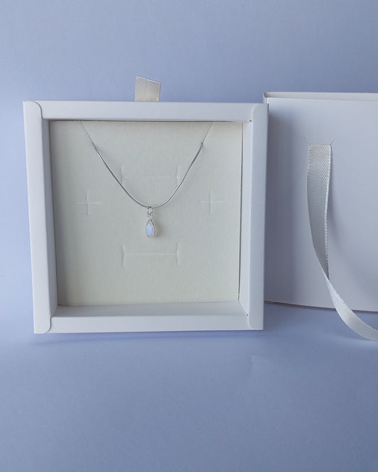 Cadena en plata con piedra luna
