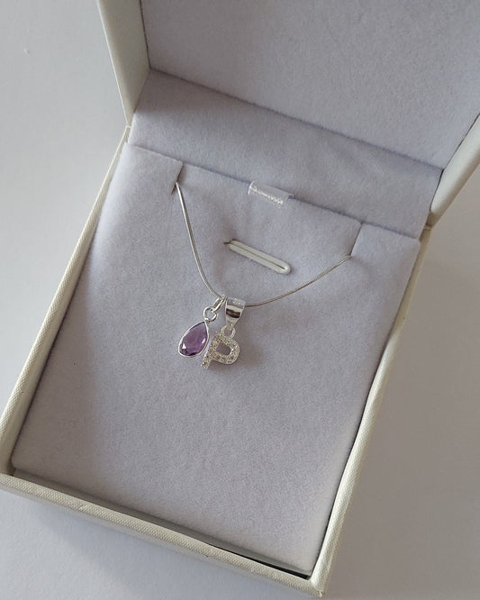 Cadena con inicial y piedra amatista