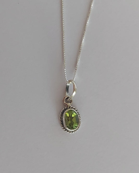 Cadena con Piedra Peridoto
