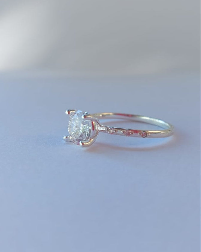 Anillo con Circonias