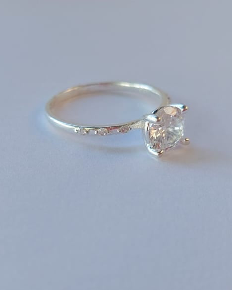 Anillo con Circonias