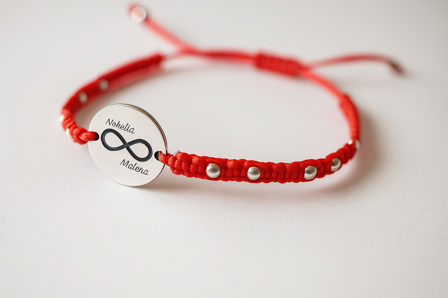 Pulsera roja Personalizada con medalla
